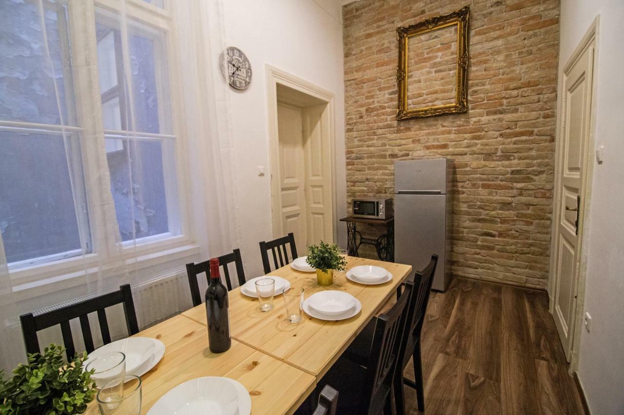 Cheerful And Cozy 2 Bedrooms 2 Bathrooms Apartment With Top Location Budapest Bagian luar foto