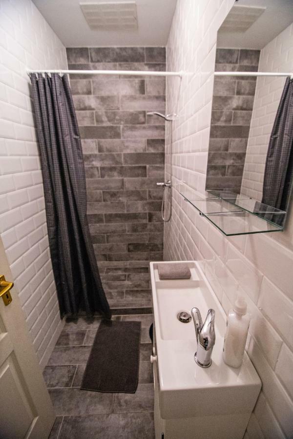Cheerful And Cozy 2 Bedrooms 2 Bathrooms Apartment With Top Location Budapest Bagian luar foto