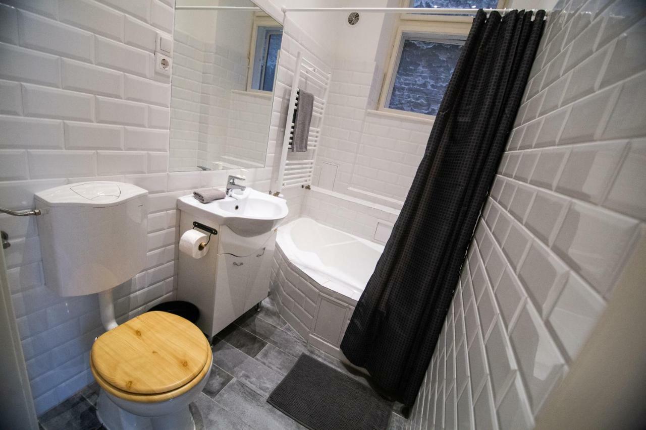 Cheerful And Cozy 2 Bedrooms 2 Bathrooms Apartment With Top Location Budapest Bagian luar foto